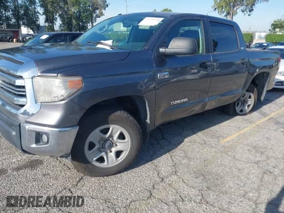 2017 Toyota Tundra SR5 z VIN 5TFDY5F10HX616873, wystawiony jako IAAI lot #42270989 z przebiegiem 130 335 mil mil oraz . Historia ofert i sprzedaży dostępna na DreamBid. Obrazek 6.