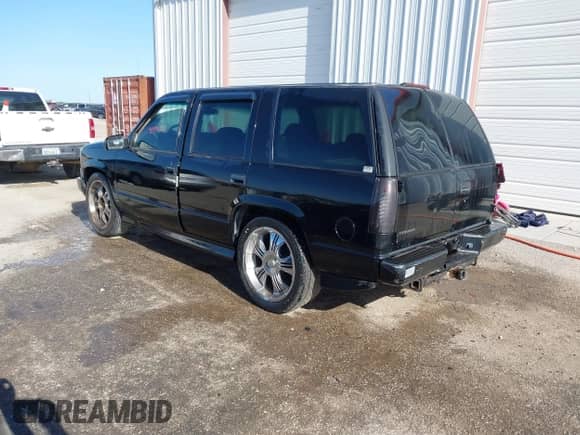 2000 Chevrolet Tahoe Limited with VIN 1GNEC13R2YR190203, listed as a IAAI auction lot 41994242 with 178,513 mi miles and . Bid and sale history available at DreamBid. Image 3.