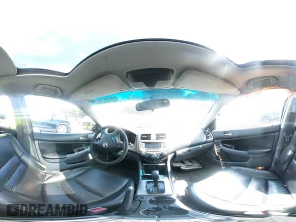 2006 Honda Accord EX z VIN 1HGCM56796A135839, wystawiony jako IAAI lot #43298997 z przebiegiem 373 351 mil mil oraz . Historia ofert i sprzedaży dostępna na DreamBid. Obrazek 19.