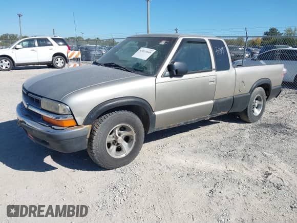 2001 Chevrolet S-10 LS с VIN 1GCCS19W718173750, выставлен на аукционе IAAI как лот 40579928 с пробегом 221 211 миль миль и . История ставок и продаж доступна на DreamBid. Изображение 2.
