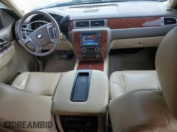 2014 Chevrolet Suburban LTZ с VIN 1GNSKKE7XER239070, выставлен на аукционе Copart как лот 85556165 с пробегом 186 343 миль миль и Чистый • Clean title. История ставок и продаж доступна на DreamBid. Изображение 8.