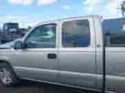 2005 Chevrolet Silverado 1500 LS z VIN 2GCEC19V751152385, wystawiony jako IAAI lot #43360918 z przebiegiem 158 152 mil mil oraz . Historia ofert i sprzedaży dostępna na DreamBid. Obrazek 15.