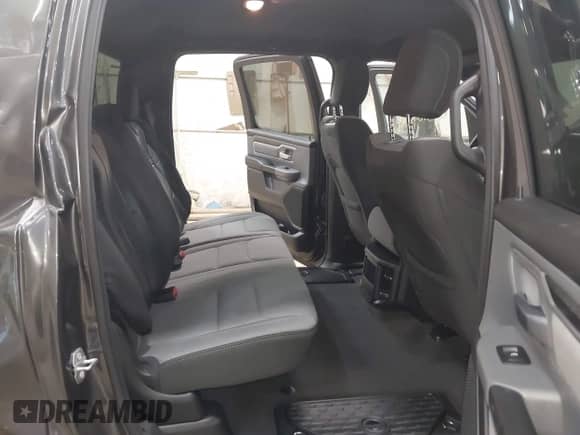 2022 Ram 1500 Big Horn z VIN 1C6RRFFG2NN410725, wystawiony jako IAAI lot #43107175 z przebiegiem 26 975 mil mil oraz . Historia ofert i sprzedaży dostępna na DreamBid. Obrazek 8.