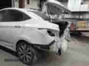 2017 Hyundai Accent SE z VIN KMHCT4AE2HU379590, wystawiony jako IAAI lot #42272463 z przebiegiem 117 703 mil mil oraz . Historia ofert i sprzedaży dostępna na DreamBid. Obrazek 6.