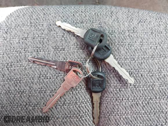 2004 Chevrolet Cavalier z VIN 1G1JC52F947165724, wystawiony jako IAAI lot #42564483 z przebiegiem 84 773 mil mil oraz . Historia ofert i sprzedaży dostępna na DreamBid. Obrazek 11.