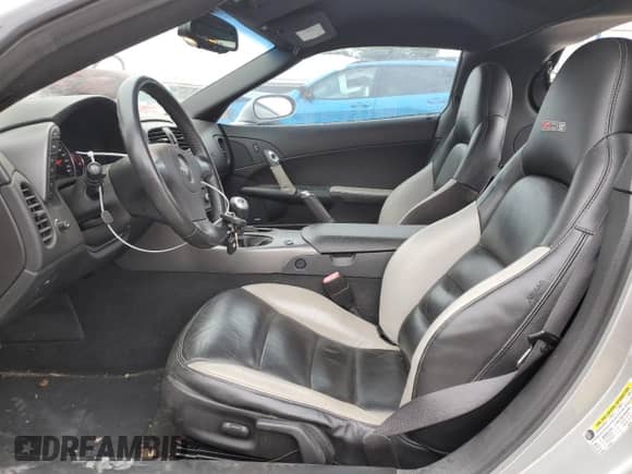 2006 Chevrolet Corvette Z06 с VIN 1G1YY26E565126935, выставлен на аукционе Copart как лот 87674205 с пробегом 71 842 миль миль и Списание • Salvage title. История ставок и продаж доступна на DreamBid. Изображение 7.