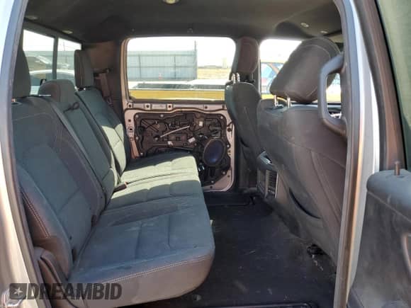 2019 Ram 1500 Big Horn z VIN 1C6SRFFT0KN783689, wystawiony jako Copart lot #68394205 z przebiegiem 261 357 mil mil oraz Szkoda całkowita • Salvage title. Historia ofert i sprzedaży dostępna na DreamBid. Obrazek 10.