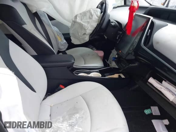 2018 Toyota Prius Plus z VIN JTDKARFP7J3070223, wystawiony jako IAAI lot #42922283 z przebiegiem 65 134 mil mil oraz . Historia ofert i sprzedaży dostępna na DreamBid. Obrazek 5.