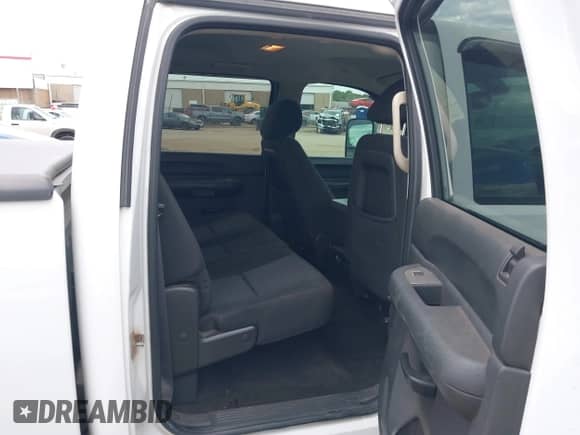 2011 Chevrolet Silverado 2500HD LT z VIN 1GC1CXCG6BF233085, wystawiony jako IAAI lot #43291048 z przebiegiem 161 159 mil mil oraz . Historia ofert i sprzedaży dostępna na DreamBid. Obrazek 8.