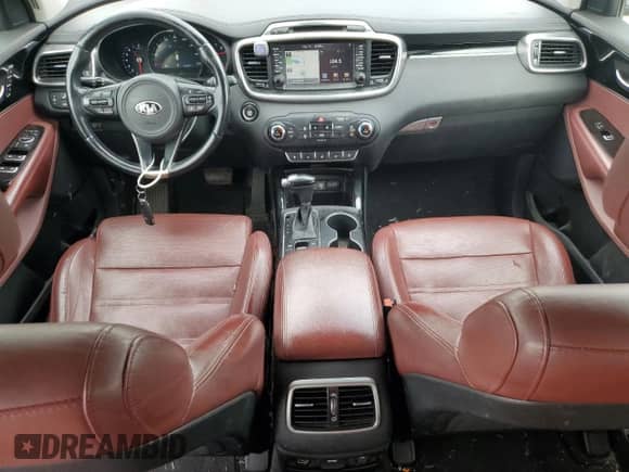 2017 Kia Sorento SXL z VIN 5XYPK4A51HG284156, wystawiony jako Copart lot #56481065 z przebiegiem 133 125 mil mil oraz Szkoda całkowita • Salvage title. Historia ofert i sprzedaży dostępna na DreamBid. Obrazek 8.