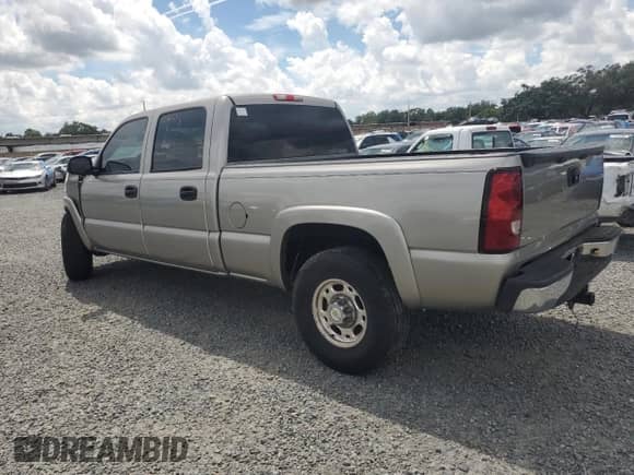 2003 Chevrolet Silverado 1500HD LT с VIN 1GCGC13U93F142570, выставлен на аукционе Copart как лот 70047944 с пробегом 243 221 миль миль и Списание • Salvage title. История ставок и продаж доступна на DreamBid. Изображение 2.