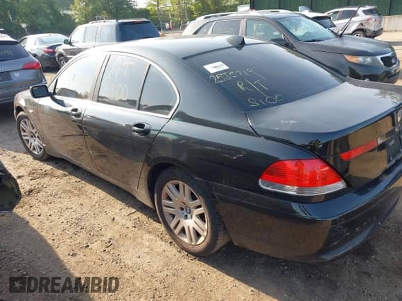 2003 BMW 7 Series 745i z VIN WBAGL63483DP67483, wystawiony jako IAAI lot #42427241 z przebiegiem Nie podano mil oraz . Historia ofert i sprzedaży dostępna na DreamBid. Obrazek 3.