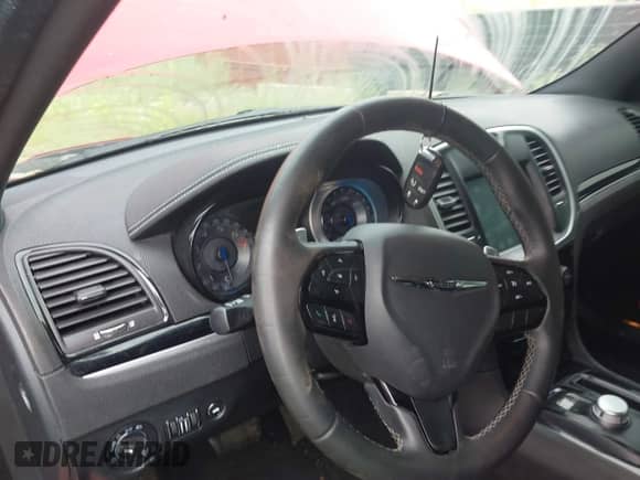 2017 Chrysler 300 S z VIN 2C3CCAGG3HH599825, wystawiony jako IAAI lot #42602096 z przebiegiem 69 329 mil mil oraz . Historia ofert i sprzedaży dostępna na DreamBid. Obrazek 11.