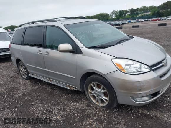 2005 Toyota Sienna XLE z VIN 5TDBA22C75S043148, wystawiony jako IAAI lot #42514989 z przebiegiem 224 898 mil mil oraz . Historia ofert i sprzedaży dostępna na DreamBid. Obrazek 1.