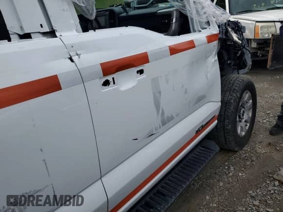 2023 Ford F-250 XLT z VIN 1FT7X2BTXPEC29036, wystawiony jako IAAI lot #43601135 z przebiegiem 32 509 mil mil oraz . Historia ofert i sprzedaży dostępna na DreamBid. Obrazek 15.