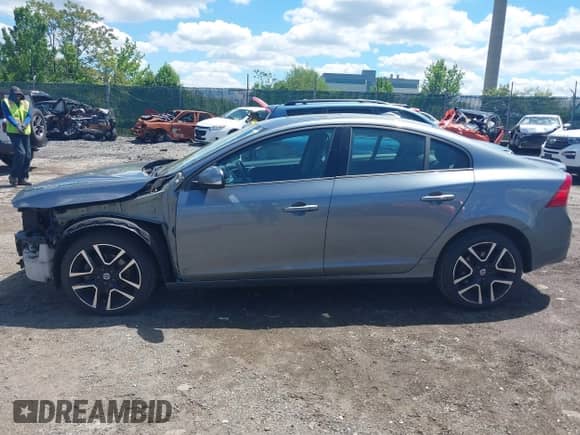 2017 Volvo S60 Dynamic с VIN YV126MFL4H2432746, выставлен на аукционе IAAI как лот 42219365 с пробегом 169 504 миль миль и . История ставок и продаж доступна на DreamBid. Изображение 14.
