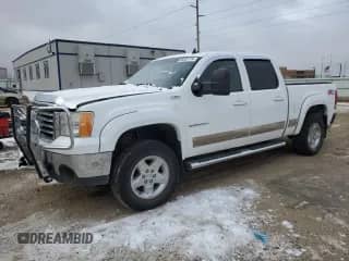 2010 GMC Sierra 1500 SLT z VIN 3GTRKWE29AG160857, wystawiony jako Copart lot #86632774 z przebiegiem 135 414 mil mil oraz Szkoda całkowita • Salvage title. Historia ofert i sprzedaży dostępna na DreamBid. Obrazek 1.