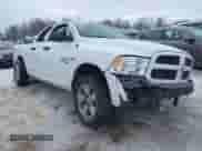 2019 Ram 1500 Express z VIN 1C6RR7FT4KS502676, wystawiony jako IAAI lot #41612503 z przebiegiem 139 947 mil mil oraz . Historia ofert i sprzedaży dostępna na DreamBid. Obrazek 1.
