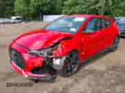 2022 Hyundai Veloster z VIN KMHT36AH5NU015388, wystawiony jako IAAI lot #42492097 z przebiegiem 31 757 mil mil oraz . Historia ofert i sprzedaży dostępna na DreamBid. Obrazek 2.