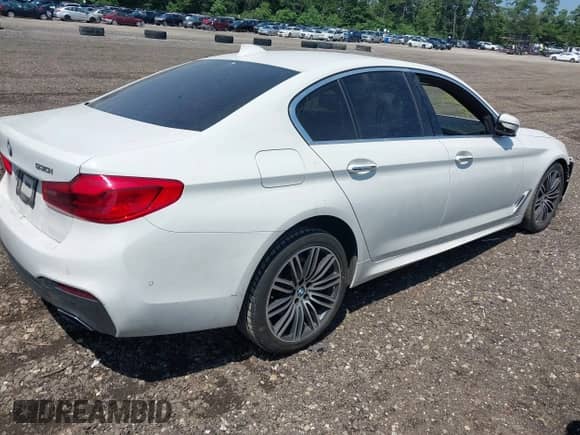 2018 BMW 5 Series 530i xDrive с VIN WBAJA7C50JG907628, выставлен на аукционе IAAI как лот 42646818 с пробегом 100 215 миль миль и . История ставок и продаж доступна на DreamBid. Изображение 4.