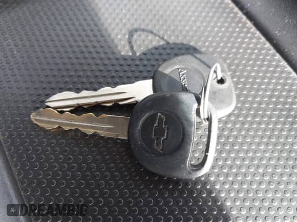 2006 Chevrolet Silverado 1500 LT1 z VIN 1GCEK19Z16Z220095, wystawiony jako IAAI lot #43547926 z przebiegiem 141 419 mil mil oraz . Historia ofert i sprzedaży dostępna na DreamBid. Obrazek 11.