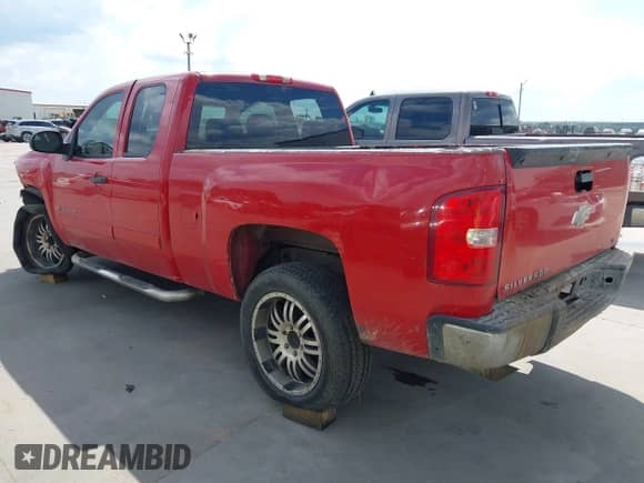 2007 Chevrolet Silverado 1500 1LT with VIN 2GCEC19C571619188, listed as a IAAI auction lot 43133705 with 262,648 mi miles and . Bid and sale history available at DreamBid. Image 3.