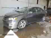 2011 Toyota Corolla S z VIN 2T1BU4EE3BC725013, wystawiony jako Copart lot #84864895 z przebiegiem 153 582 mil mil oraz Szkoda całkowita • Salvage title. Historia ofert i sprzedaży dostępna na DreamBid. Obrazek 1.