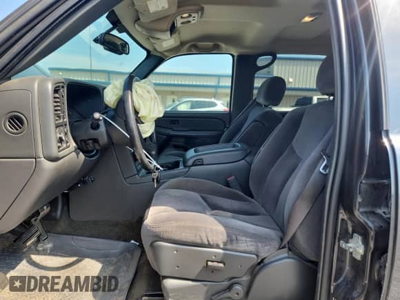 2005 GMC Sierra 1500 SLE z VIN 2GTEK13T951280718, wystawiony jako Copart lot #68005585 z przebiegiem 177 042 mil mil oraz Szkoda całkowita • Salvage title. Historia ofert i sprzedaży dostępna na DreamBid. Obrazek 7.