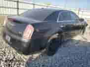 2012 Chrysler 300 C z VIN 2C3CCAET9CH261161, wystawiony jako Copart lot #48378285 z przebiegiem 147 086 mil mil oraz Szkoda całkowita • Salvage title. Historia ofert i sprzedaży dostępna na DreamBid. Obrazek 3.