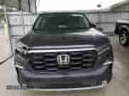 2025 Honda Pilot Touring с VIN 5FNYG1H74SB137761, выставлен на аукционе Copart как лот 70340305 с пробегом 946 миль миль и Списание • Salvage title. История ставок и продаж доступна на DreamBid. Изображение 5.