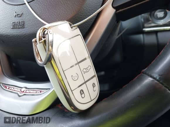 2019 Jeep Grand Cherokee Trailhawk z VIN 1C4RJFLG3KC771909, wystawiony jako IAAI lot #42045267 z przebiegiem 108 084 mil mil oraz . Historia ofert i sprzedaży dostępna na DreamBid. Obrazek 11.