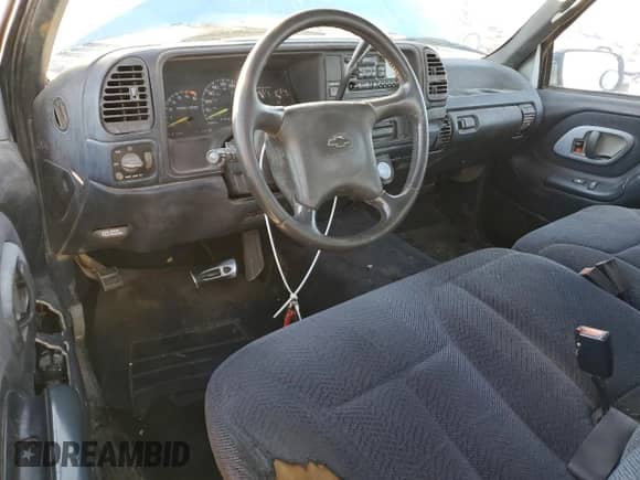 1996 Chevrolet Silverado 3500 z VIN 1GCGC33R1TF001516, wystawiony jako Copart lot #42271185 z przebiegiem 221 990 mil mil oraz Czysty tytuł • Clean title. Historia ofert i sprzedaży dostępna na DreamBid. Obrazek 8.