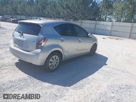 2013 Toyota Prius Three z VIN JTDKDTB33D1042720, wystawiony jako IAAI lot #43481588 z przebiegiem 125 714 mil mil oraz . Historia ofert i sprzedaży dostępna na DreamBid. Obrazek 4.