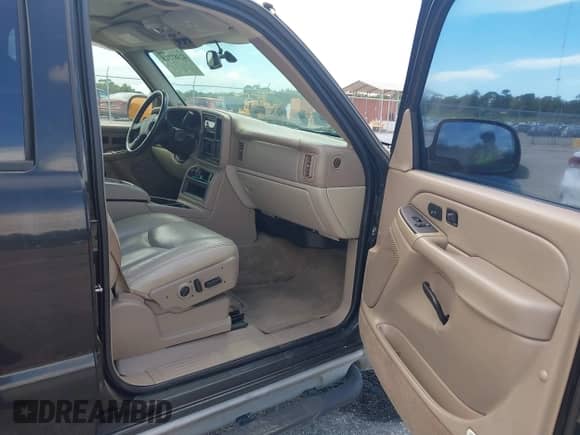 2005 Chevrolet Tahoe Z71 с VIN 1GNEK13T35R218584, выставлен на аукционе IAAI как лот 42987718 с пробегом 209 954 миль миль и . История ставок и продаж доступна на DreamBid. Изображение 5.