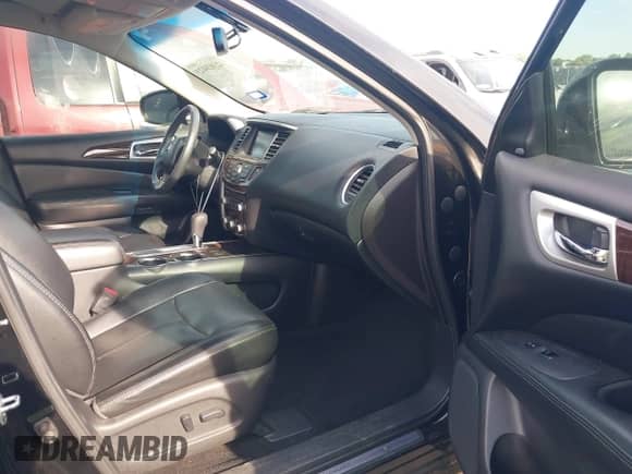 2016 Nissan Pathfinder S z VIN 5N1AR2MN8GC664210, wystawiony jako IAAI lot #42303423 z przebiegiem 176 202 mil mil oraz . Historia ofert i sprzedaży dostępna na DreamBid. Obrazek 5.