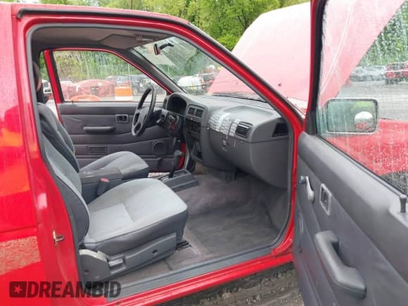 1995 Nissan Frontier with VIN 1N6SD16S2SC384115, listed as a IAAI auction lot 42232654 with 120,887 mi miles and . Bid and sale history available at DreamBid. Image 5.