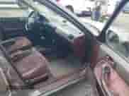 1993 Honda Accord LX z VIN JHMCB7658PC052390, wystawiony jako IAAI lot #43007376 z przebiegiem 276 373 mil mil oraz . Historia ofert i sprzedaży dostępna na DreamBid. Obrazek 5.