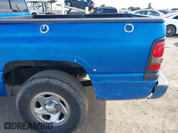 1999 Dodge 1500 с VIN 3B7HC13Z2XG197088, выставлен на аукционе IAAI как лот 41686269 с пробегом 210 662 миль миль и . История ставок и продаж доступна на DreamBid. Изображение 18.