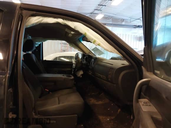 2010 Chevrolet Silverado 1500 LT with VIN 1GCSKSEA9AZ281535, listed as a IAAI auction lot 41332757 with 239,275 mi miles and . Bid and sale history available at DreamBid. Image 5.