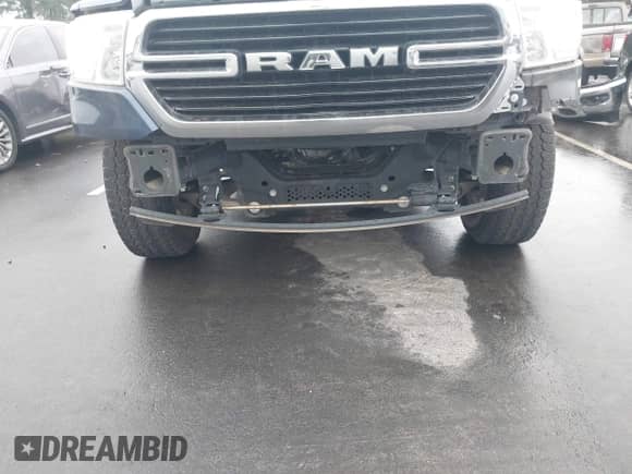 2020 Ram 1500 Big Horn z VIN 1C6RRFFG1LN334007, wystawiony jako IAAI lot #43338214 z przebiegiem 126 926 mil mil oraz . Historia ofert i sprzedaży dostępna na DreamBid. Obrazek 6.