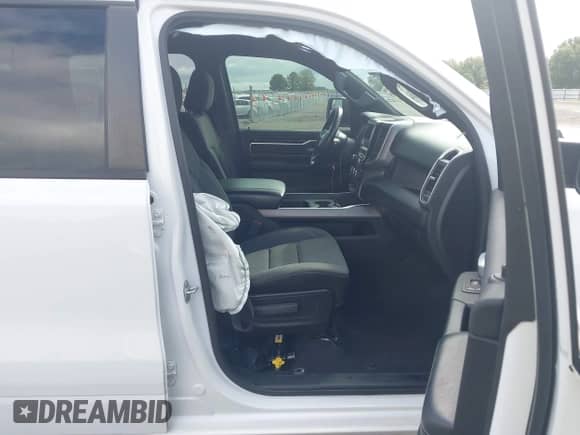 2019 Ram 1500 Big Horn z VIN 1C6RREFT4KN819859, wystawiony jako IAAI lot #43292595 z przebiegiem 88 477 mil mil oraz . Historia ofert i sprzedaży dostępna na DreamBid. Obrazek 5.