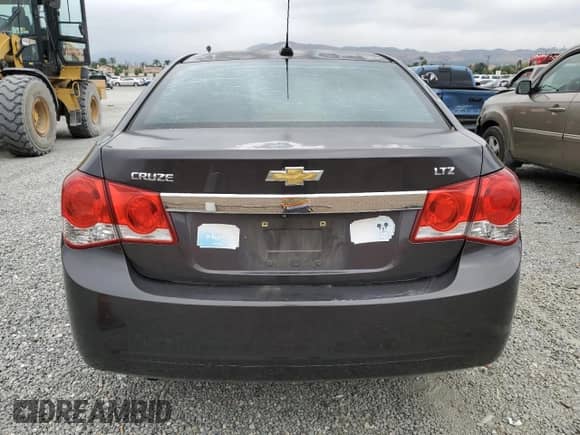 2015 Chevrolet Cruze LTZ z VIN 1G1PG5SB4F7271464, wystawiony jako Copart lot #81718815 z przebiegiem 131 962 mil mil oraz Czysty tytuł • Clean title. Historia ofert i sprzedaży dostępna na DreamBid. Obrazek 6.