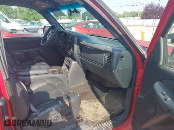 2000 GMC Sierra 1500 SLE z VIN 1GTEK19T4YE168130, wystawiony jako IAAI lot #42576628 z przebiegiem 184 616 mil mil oraz . Historia ofert i sprzedaży dostępna na DreamBid. Obrazek 5.