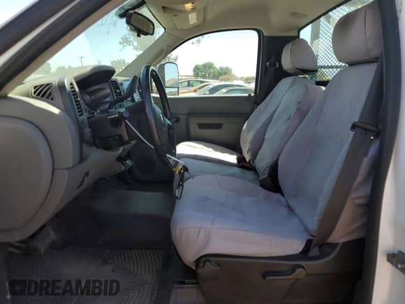 2011 Chevrolet Silverado 2500HD Work Truck с VIN 1GC0CVCG1BF100492, выставлен на аукционе Copart как лот 70327904 с пробегом 58 024 миль миль и Списание • Salvage title. История ставок и продаж доступна на DreamBid. Изображение 7.