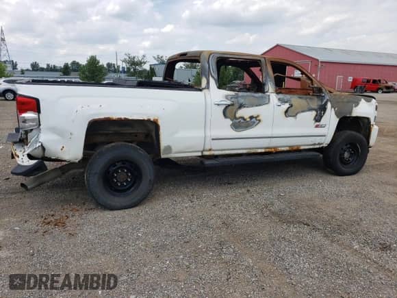 2015 Chevrolet Silverado 2500HD LTZ с VIN 1GC1KWE84FF619786, выставлен на аукционе Copart как лот 61729615 с пробегом Не указан миль и На запчасти • Non repairable. История ставок и продаж доступна на DreamBid. Изображение 3.