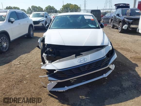 2025 Hyundai Elantra SEL Sport with VIN KMHLM4DG8SU923978, listed as a IAAI auction lot 43214581 with 3,349 mi miles and . Bid and sale history available at DreamBid. Image 12.