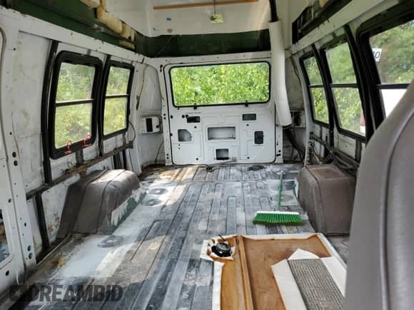 2000 Dodge RAM z VIN 2B7LB31Z7YK137484, wystawiony jako Copart lot #67796765 z przebiegiem Nie podano mil oraz Czysty tytuł • Clean title. Historia ofert i sprzedaży dostępna na DreamBid. Obrazek 10.