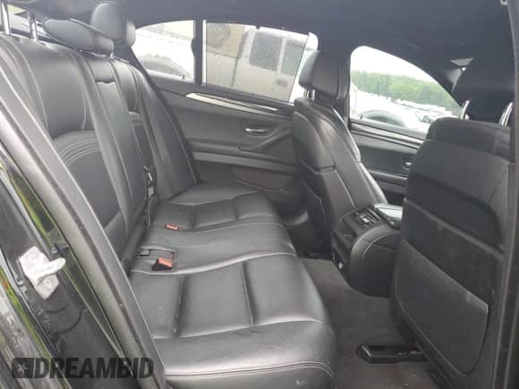 2016 BMW 5 Series 550i z VIN WBAKN9C59GD962609, wystawiony jako Copart lot #57319805 z przebiegiem 99 263 mil mil oraz Szkoda całkowita • Salvage title. Historia ofert i sprzedaży dostępna na DreamBid. Obrazek 10.