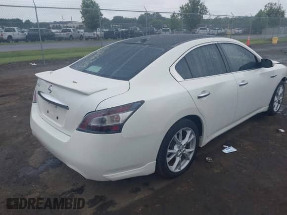 2014 Nissan Maxima S z VIN 1N4AA5AP5EC911401, wystawiony jako IAAI lot #43011639 z przebiegiem 179 267 mil mil oraz . Historia ofert i sprzedaży dostępna na DreamBid. Obrazek 4.