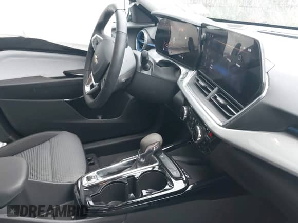 2025 Chevrolet Trax LT с VIN KL77LHEP2SC063688, выставлен на аукционе IAAI как лот 42867909 с пробегом 8 193 миль миль и . История ставок и продаж доступна на DreamBid. Изображение 5.